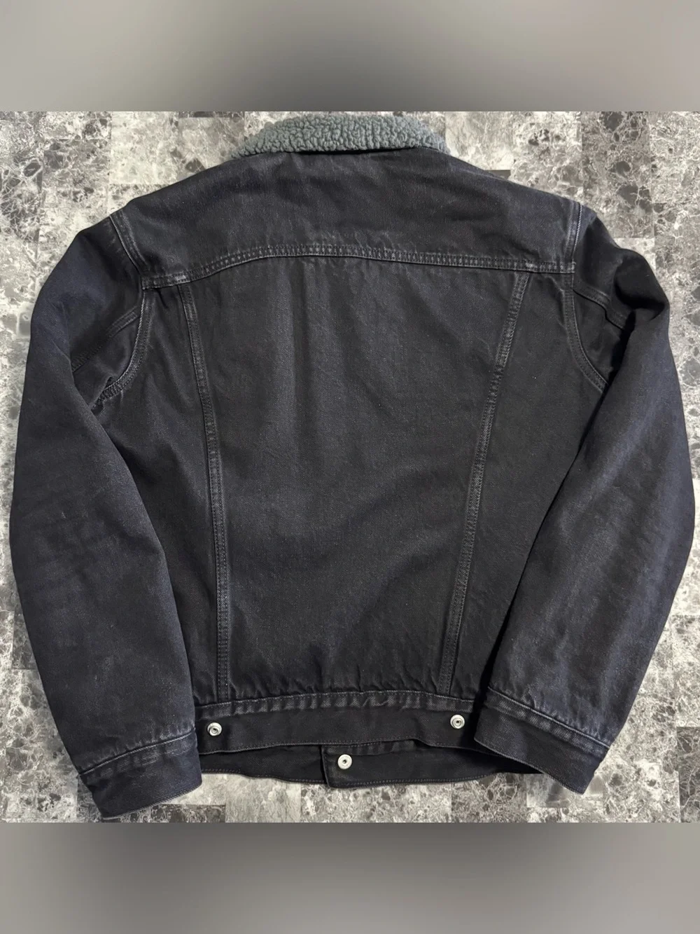 Levi's Black Jacket with Gray Sherpa Collar - Picture 4 of 6